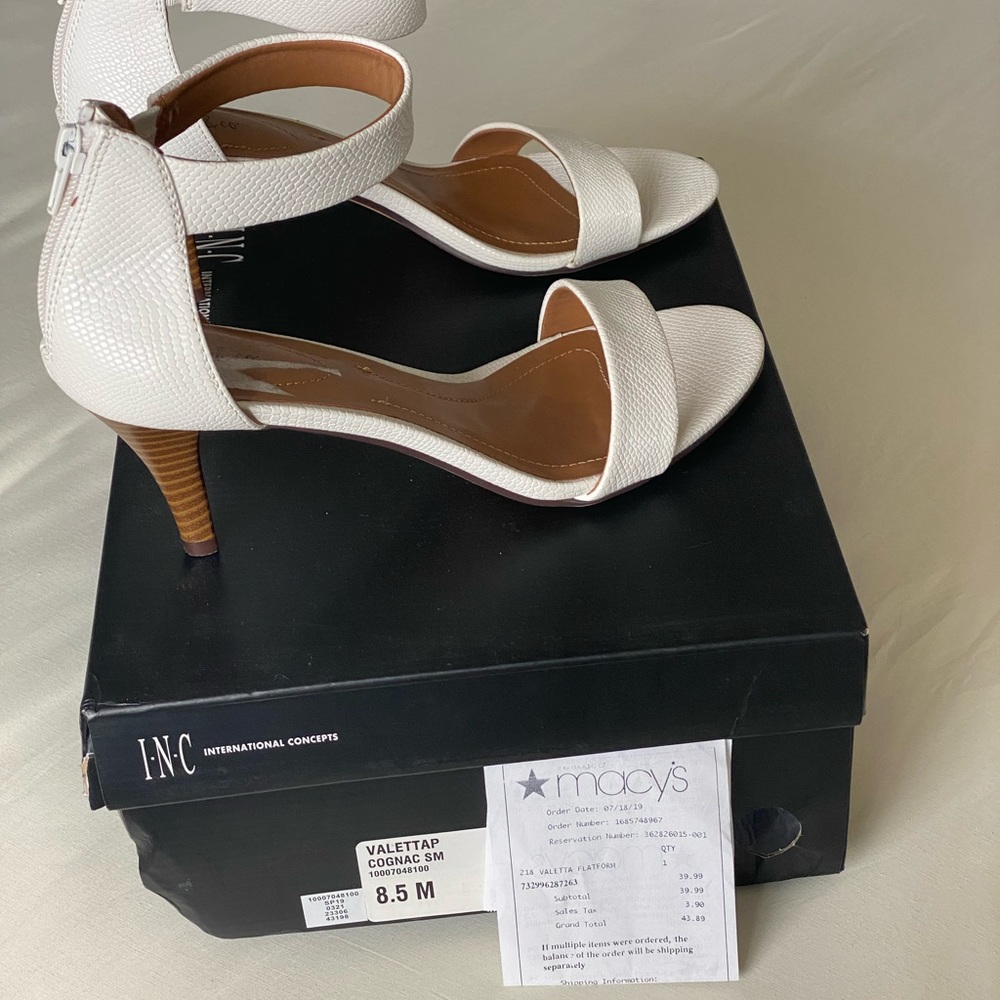 INC White Shoes 8.5 NEW